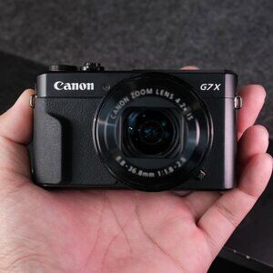Canon G7X Mark II – Compact Powerhouse for Vlogging & Travel